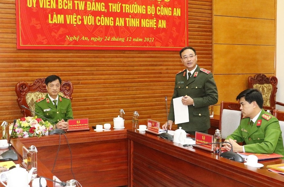 Đồng chí Thiếu tướng Phạm Thế Tùng, Ủy viên Ban Thường vụ tỉnh ủy, Bí thư Đảng ủy, Giám đốc Công an tỉnh phát biểu tại buổi làm việc