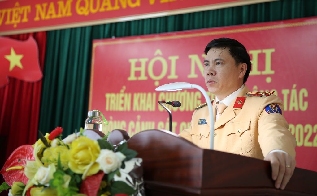 Đồng chí Thượng tá Lê Thanh Nghị, Trưởng phòng Cảnh sát giao thông phát biểu tại Hội nghị