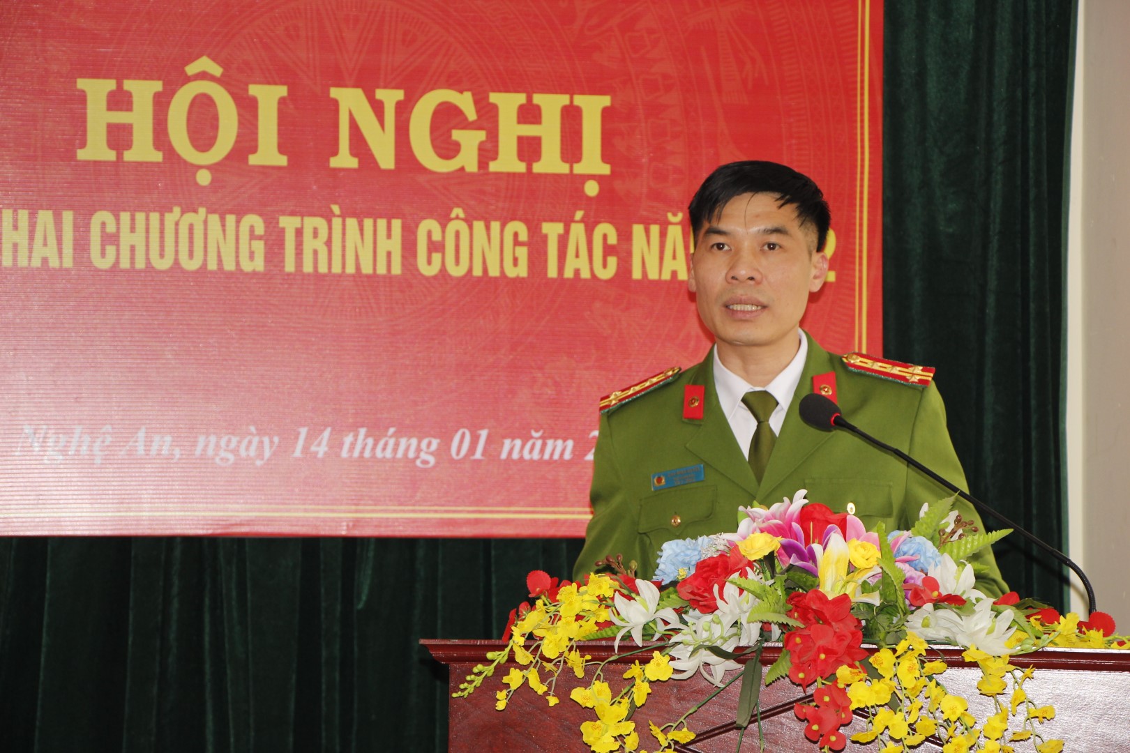 Đồng chí Đại tá Cao Minh Huyền - Phó Giám đốc Công an tỉnh Nghệ An phát biểu tại Hội nghị