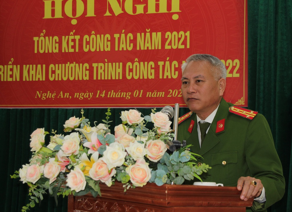 Đồng chí Đại tá Phạm Hoài Nam, Chánh Văn phòng Cơ quan Cảnh sát điều tra Công an tỉnh phát biểu tại Hội nghị