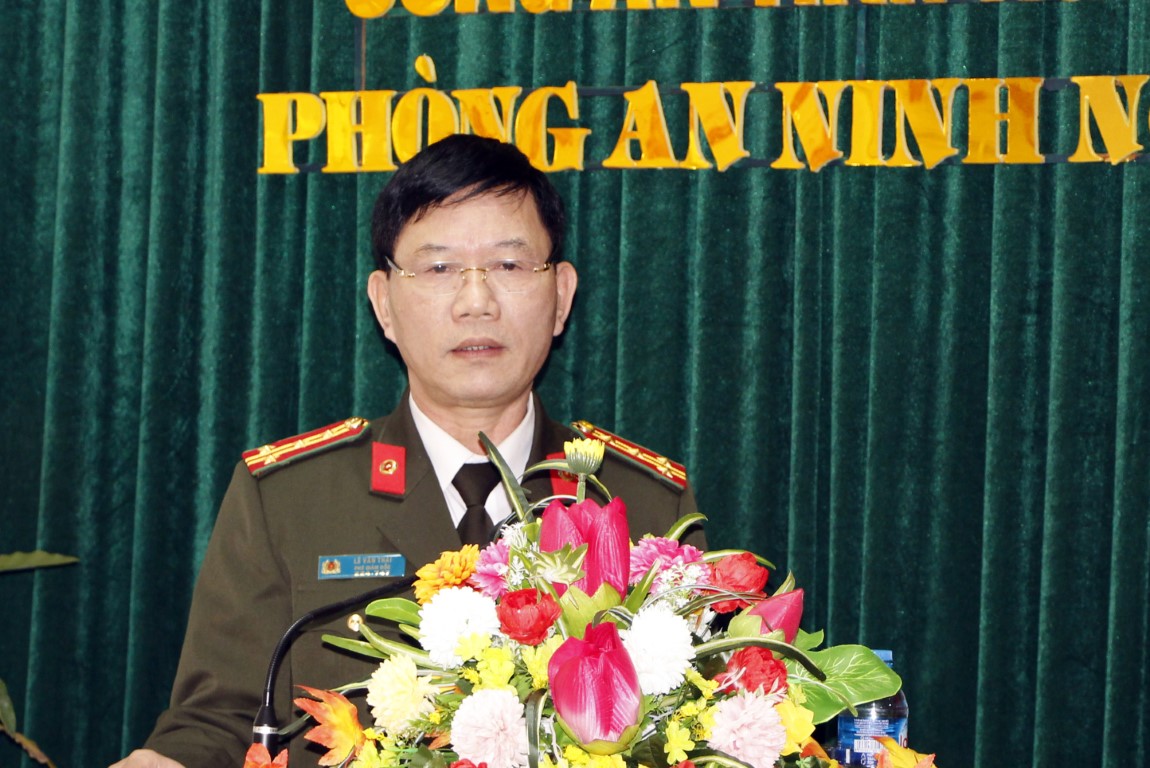 Đồng chí Đại tá Lê Văn Thái - Phó Giám đốc Công an tỉnh Nghệ An phát biểu chỉ đạo tại Hội nghị