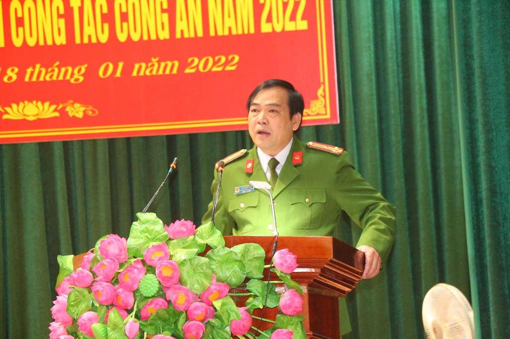 Đồng chí Thượng tá Cao Văn Tám, Trưởng Công an huyện Nam Đàn phát biểu khai mạc Hội nghị