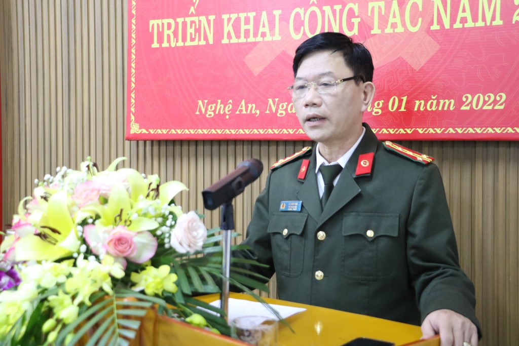 Đồng chí Đại tá Lê Văn Thái - Phó Giám đốc Công an tỉnh Nghệ An phát biểu chỉ đạo Hội nghị