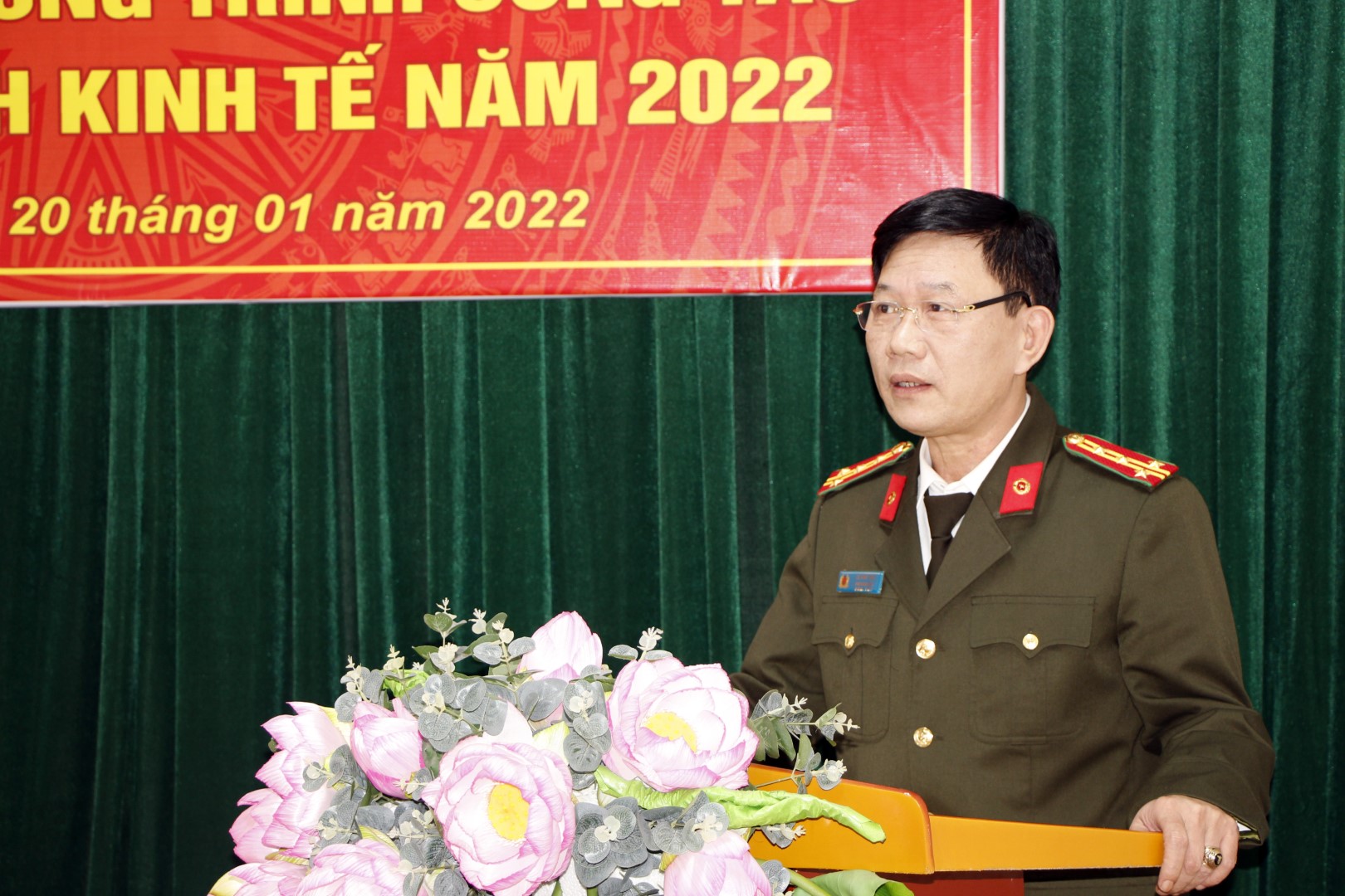 Đồng chí Đại tá Lê Văn Thái, Phó Giám đốc Công an tỉnh phát biểu chỉ đạo tại Hội nghị 