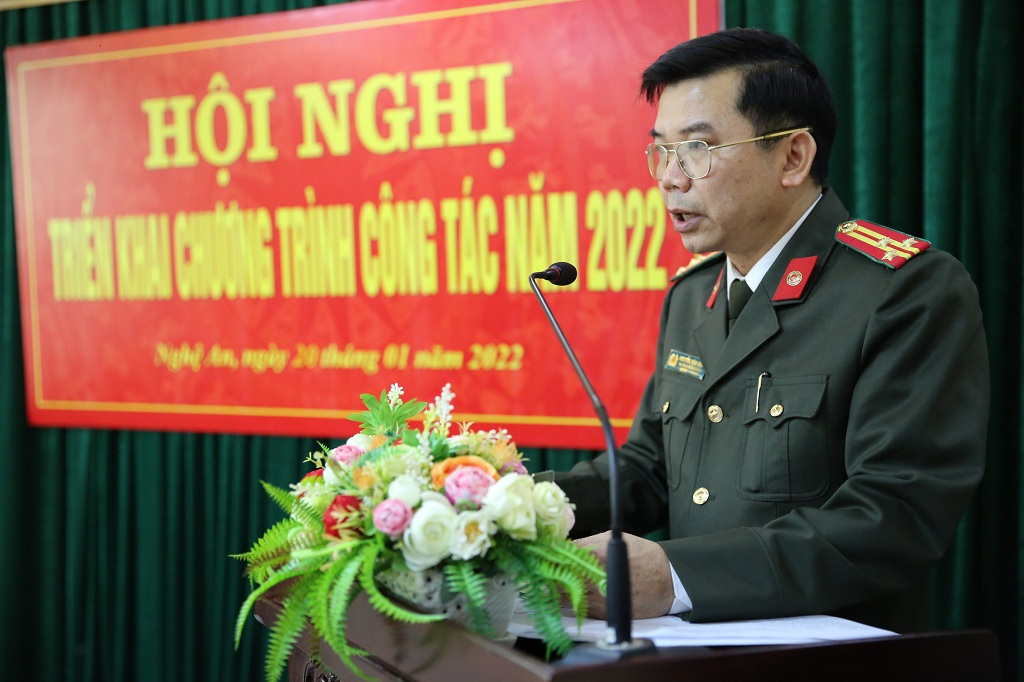 Đồng chí Thượng tá Nguyễn Văn Hùng - Trưởng Phòng Công tác Đảng và công tác Chính trị phát biểu tại Hội nghị