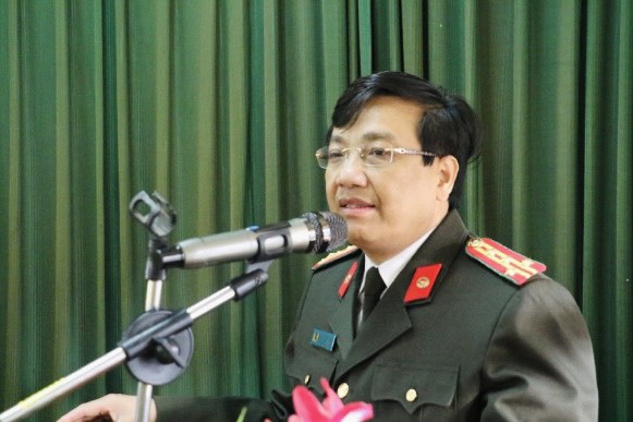 Đồng chí Đại tá Hồ Văn Tứ, Phó Giám đốc Công an tỉnh chia sẻ khó khăn, vất vả của thầy, cô giáo tại Trường Phổ thông dân tộc bán trú THCS Thông Thụ