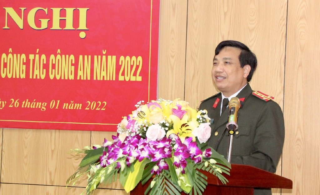 Đồng chí Đại tá Hồ Văn Tứ, Phó Giám đốc Công an tỉnh phát biểu chỉ đạo tại Hội nghị