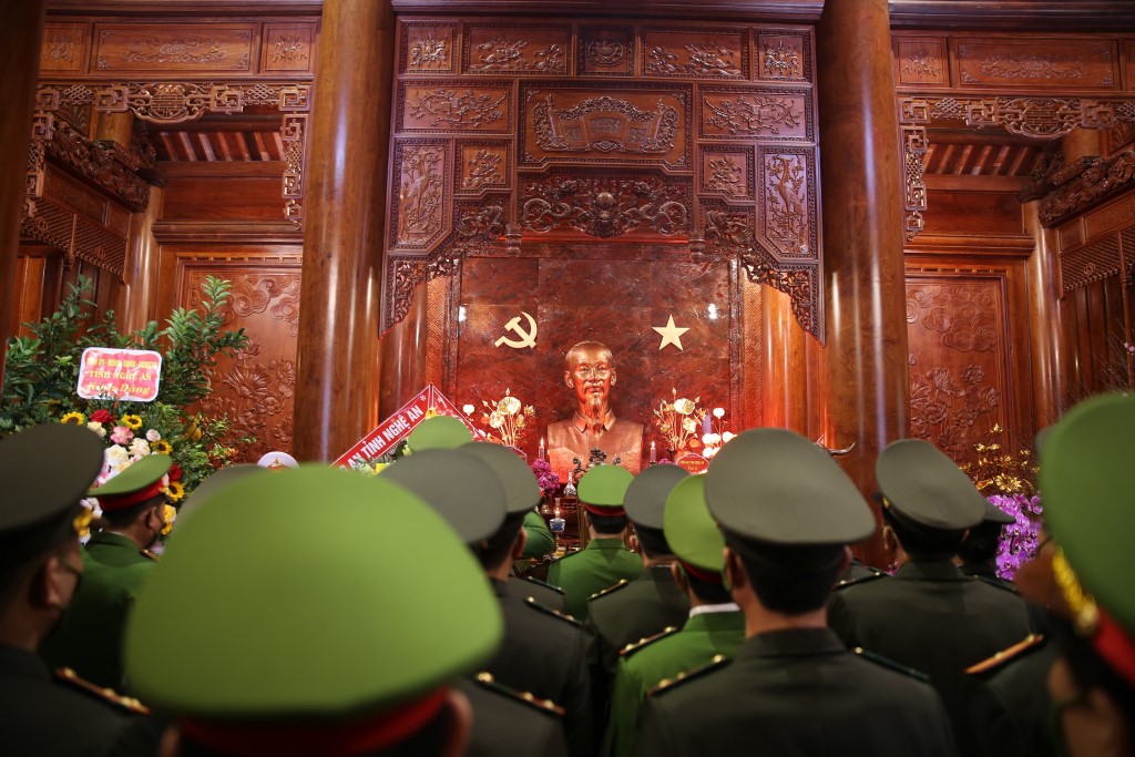 Trước anh linh Chủ tịch Hồ Chí Minh, toàn lực lượng Công an tỉnh Nghệ An nguyện hứa tiếp tục phấn đấu, rèn luyện theo tư tưởng, tấm gương đạo đức của Người
