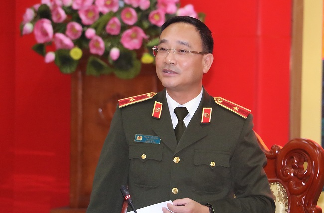 2.	Đồng chí Thiếu tướng Phạm Thế Tùng, Giám đốc Công an tỉnh Nghệ An phát biểu tại Hội Nghị