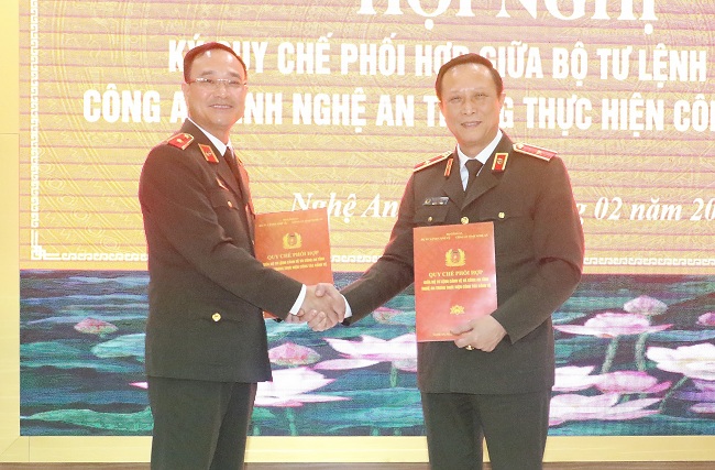4.	Thay mặt hai đơn vị, đồng chí Thiếu tướng Phạm Thế Tùng và đồng chí Thiếu tướng Phạm Tiến Cương đã ký kết quy chế phối hợp