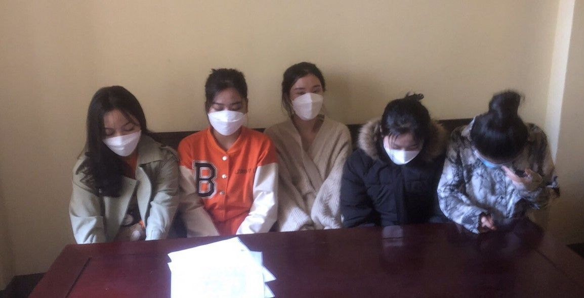 05 đối tượng nữ bị bắt trong chuyên án triệt xoá tụ điểm phức tạp về ma tuý tại phường Lê Lợi, thành phố Vinh