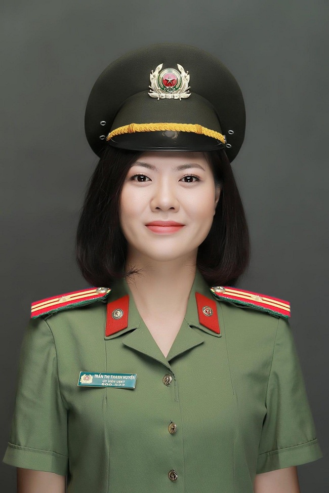 Đồng chí Thiếu tá, Tiến sĩ Trần Thị Thanh Huyền - Đại diện Công an tỉnh Nghệ An