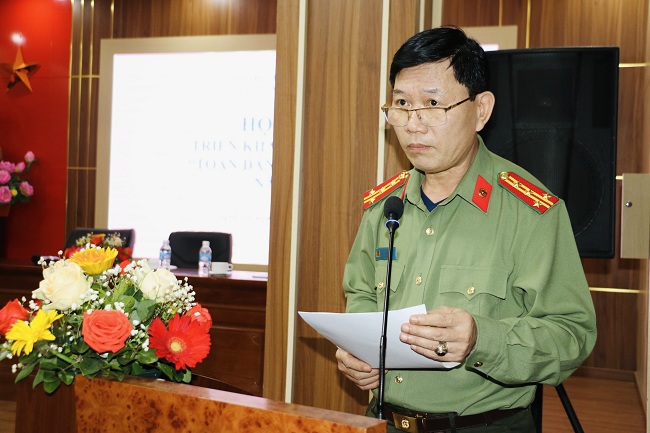 Đồng chí Đại tá Lê Văn Thái, Phó Giám đốc Công an tỉnh phát biểu tại Hội nghị