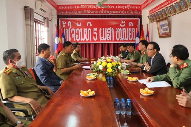 Toàn cảnh buổi gặp mặt tại Công an tỉnh Bo Ly Khăm Xay (Lào)