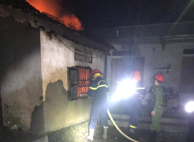 Vụ cháy nhà dân xảy ra trong đêm ngày 03/4/2022 vừa qua tại huyện Quỳnh Lưu, 06 người may mắn thoát nạn