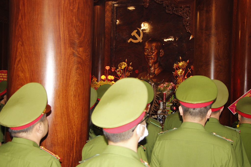 Trước anh linh của Người, Phòng Cảnh sát hình sự nguyện hứa tiếp tục phấn đấu, rèn luyện, học tập suốt đời theo tấm gương, tư tưởng, đạo đức của Chủ tịch Hồ Chí Minh