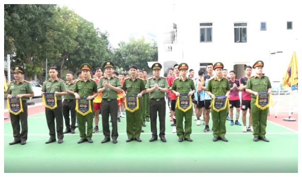 Giải bóng chuyền và kéo co chào mừng kỷ niệm 132 năm Ngày sinh Chủ tịch Hồ Chí Minh