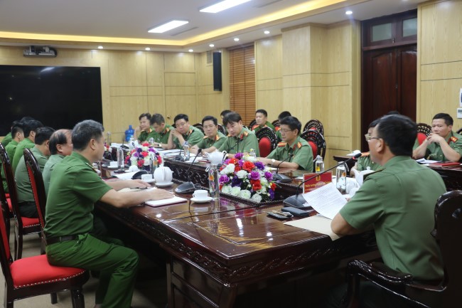 Đồng chí Thiếu tướng Phạm Thế Tùng - Giám đốc Công an tỉnh phát biểu kết luận