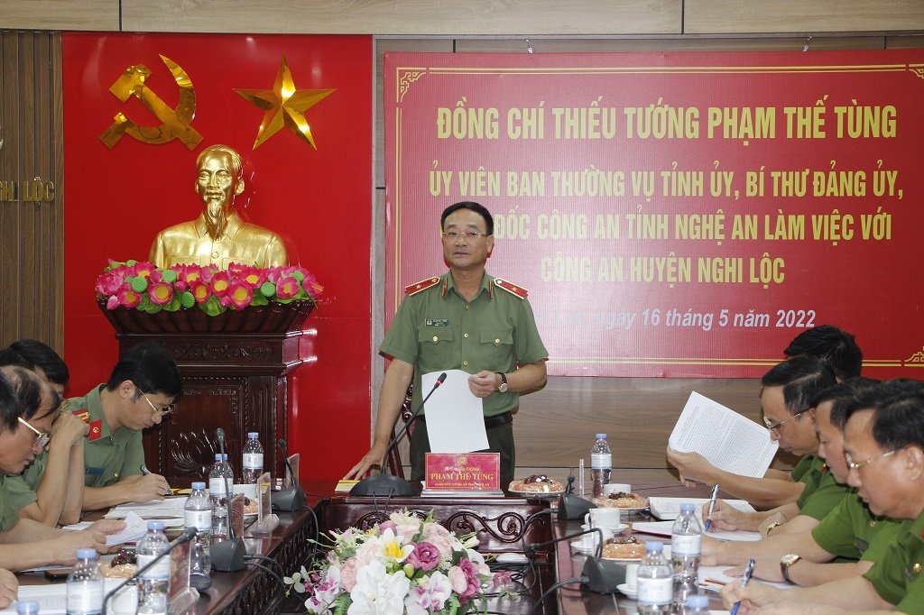 Đồng chí Thiếu tướng Phạm Thế Tùng, Giám đốc Công an tỉnh phát biểu chỉ đạo tại buổi làm việc