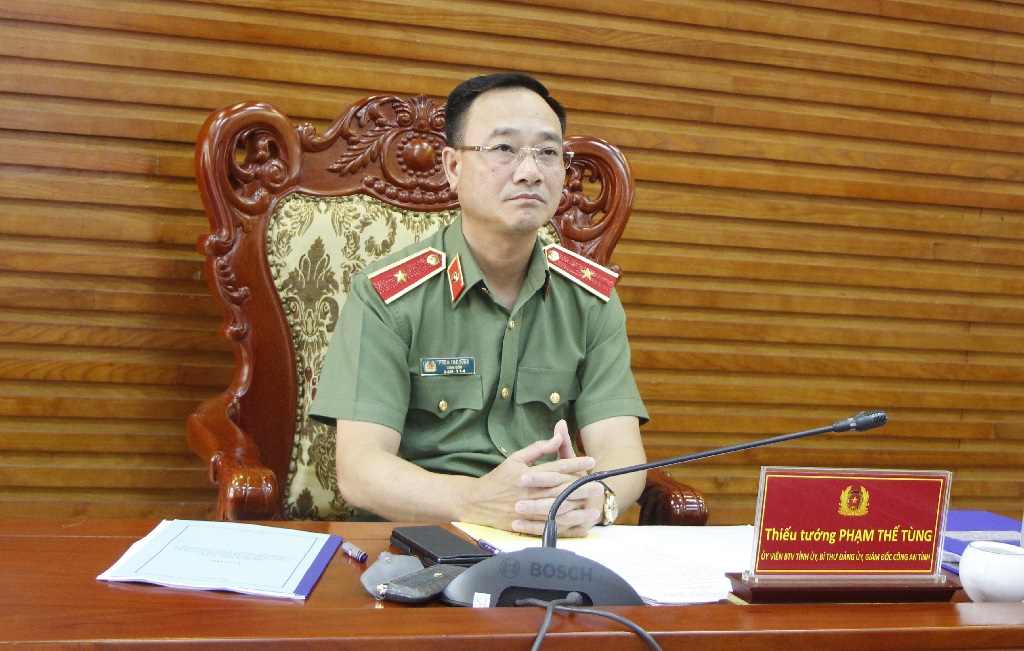Đồng chí Thiếu tướng Phạm Thế Tùng, Giám đốc Công an tỉnh chủ trì tại điểm cầu Công an tỉnh Nghệ An