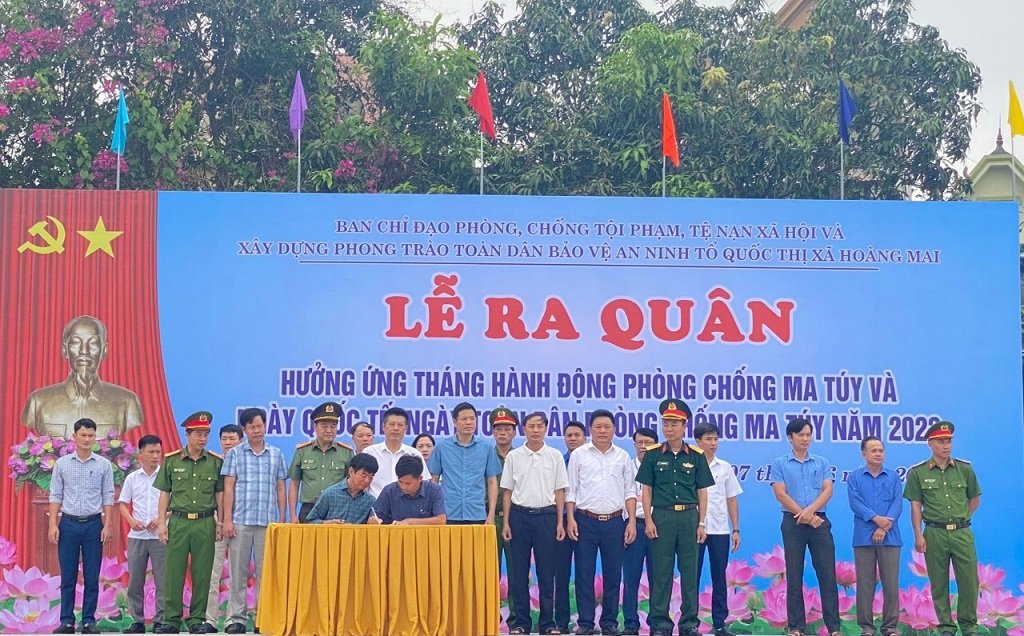Ký cam kết thực hiện phòng, chống ma tuý trên địa bàn thị xã Hoàng Mai