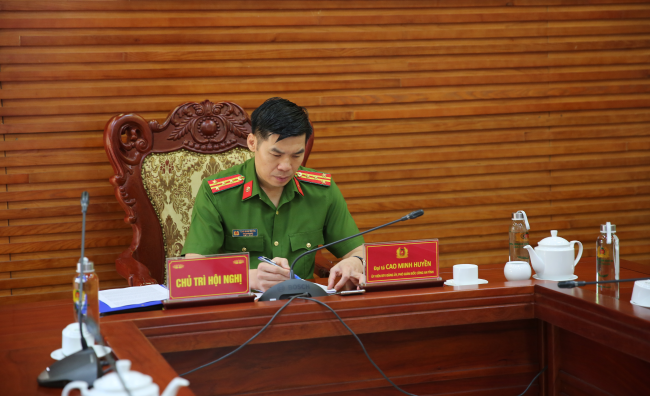 Đồng chí Đại tá Cao Minh Huyền, Phó Giám đốc Công an tỉnh chủ trì Hội nghị tại điểm cầu Công an tỉnh Nghệ An