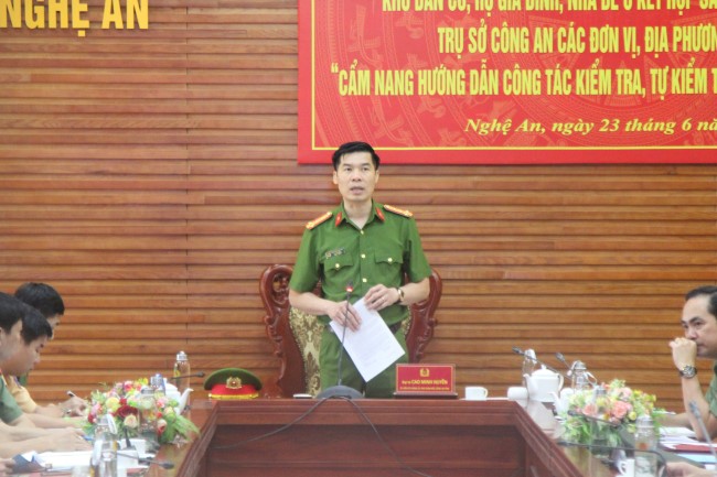 Đồng chí Đại tá Cao Minh Huyền, Phó Giám đốc Công an tỉnh phát biểu chỉ đạo Hội nghị 