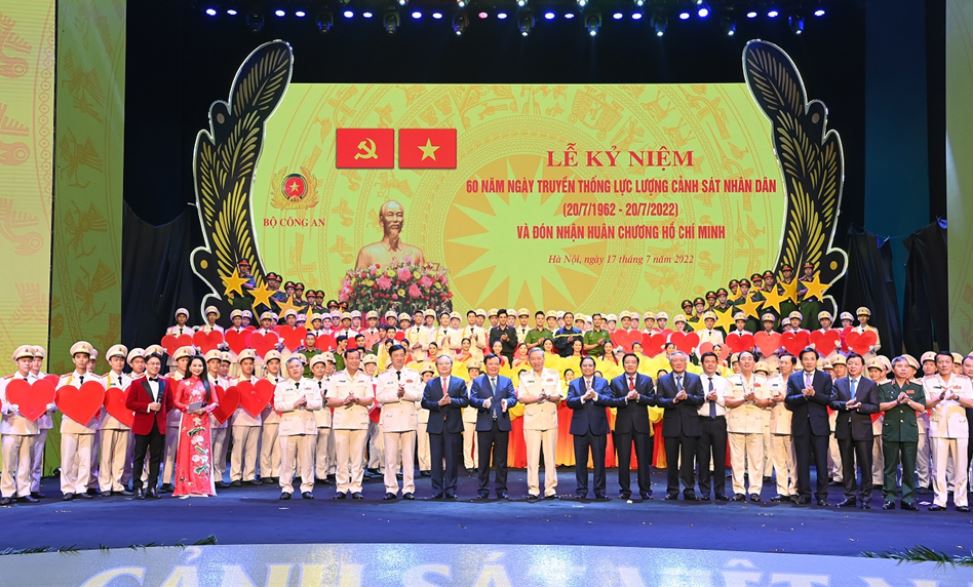 Lực lượng Cảnh sát nhân dân Việt Nam tự hào với truyền thống 60 năm xây dựng, chiến đấu và trưởng thành