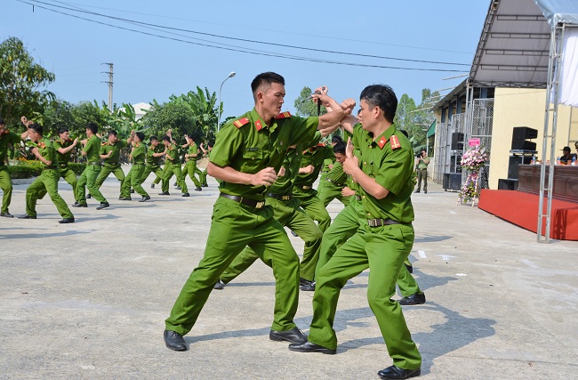 Lực lượng Cảnh sát Công an Nghệ An thường xuyên luyện tập võ thuật để nâng cao sức khỏe, kỹ năng chiến đấu, phục vụ công tác đấu tranh phòng, chống tội phạm 