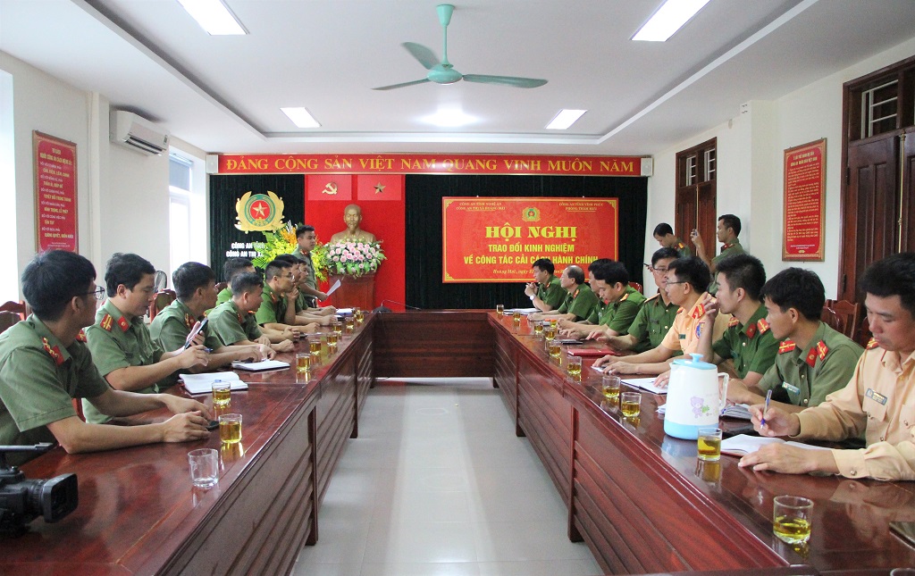 Đoàn công tác Công an tỉnh Vĩnh Phúc làm việc với Công an thị xã Hoàng Mai