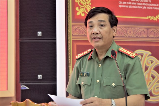 Đồng chí Đại tá Hồ Văn Tứ, Phó Bí thư Đảng ủy, Phó Giám đốc Công an tỉnh phát biểu chỉ đạo tại buổi tọa đàm