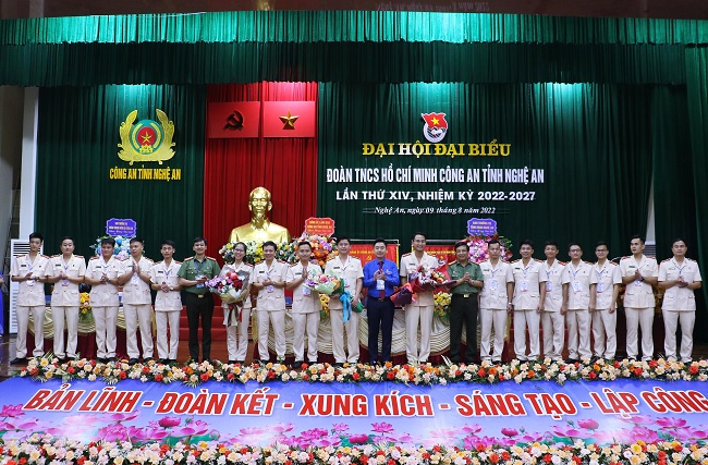 Ban Chấp hành Đoàn TNCS Hồ Chí Minh Công an tỉnh Nghệ An nhiệm kỳ 2022 - 2027 ra mắt Đại hội