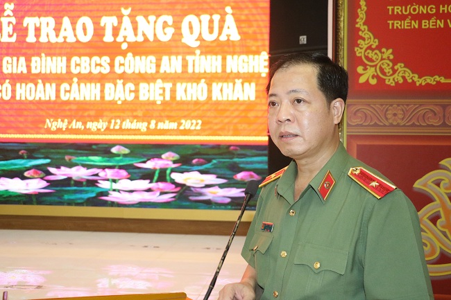 Đồng chí Thiếu tướng Trần Hải Quân, Tư lệnh Bộ Tư lệnh Cảnh vệ - Bộ Công an phát biểu tại buổi Lễ