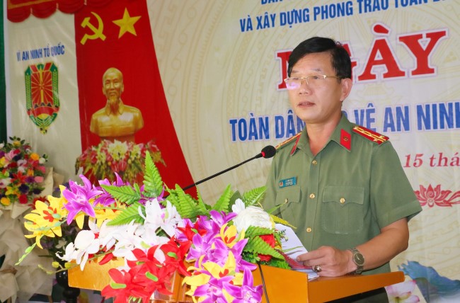 Đồng chí Đại tá Lê Văn Thái, Phó Giám đốc Công an tỉnh Nghệ An phát biểu tại buổi lễ
