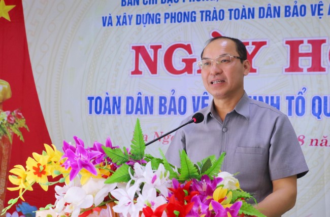 Đồng chí Vi Hòe, Bí thư Huyện ủy, Chủ tịch HĐND huyện Kỳ Sơn phát biểu tại buổi lễ