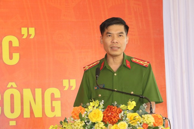 Đồng chí Đại tá Cao Minh Huyền, Phó Giám đốc Công an tỉnh phát biểu tại Lễ ra mắt
