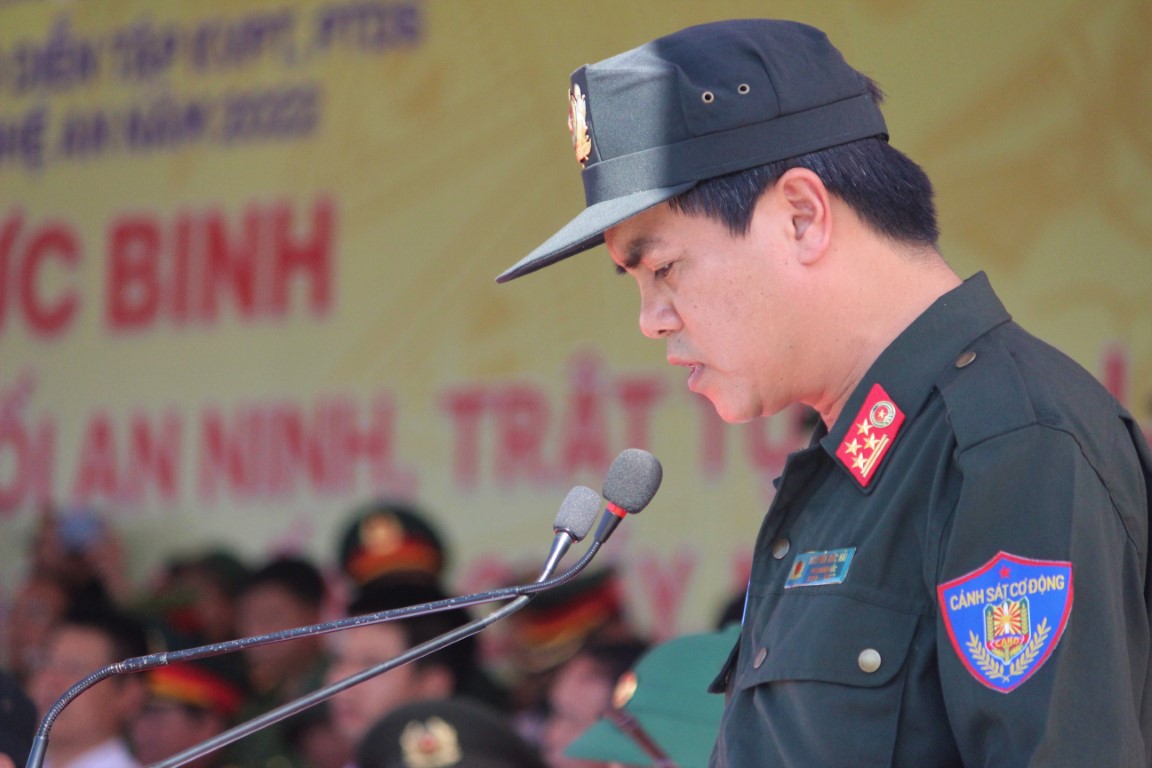 Đồng chí Đại tá Nguyễn Đức Hải - Phó Giám đốc Công an tỉnh Nghệ An khai mạc và điều hành diễn tập