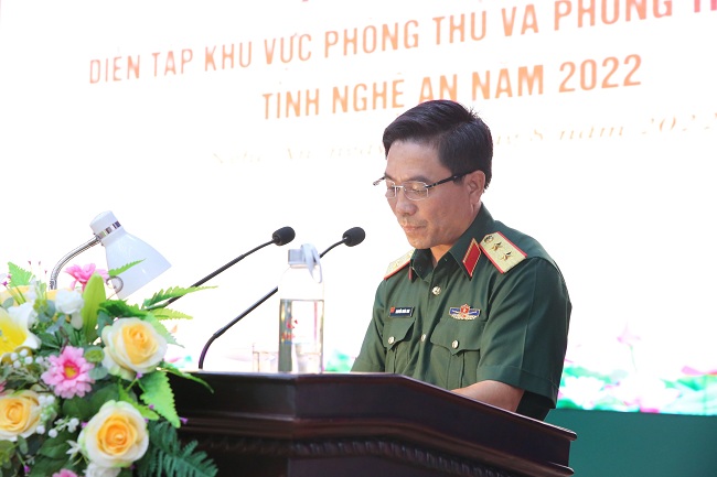 Trung tướng Nguyễn Doãn Anh - Tư lệnh, Trưởng Ban Chỉ đạo diễn tập Quân khu 4 phát biểu nhận xét kết quả diễn tập của tỉnh Nghệ An