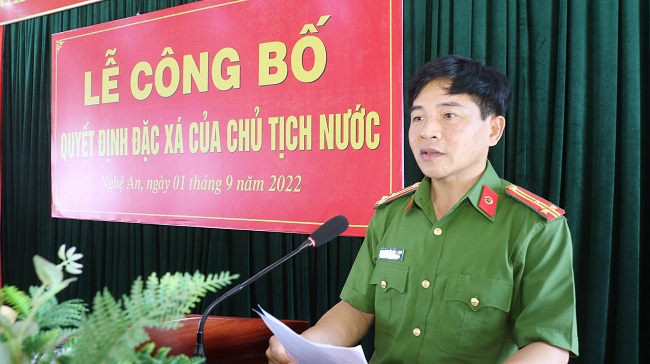 Lãnh đạo Phòng Cảnh sát thi hành án hình sự và Hỗ trợ tư pháp Công an tỉnh Nghệ An phát biểu tại buổi lễ