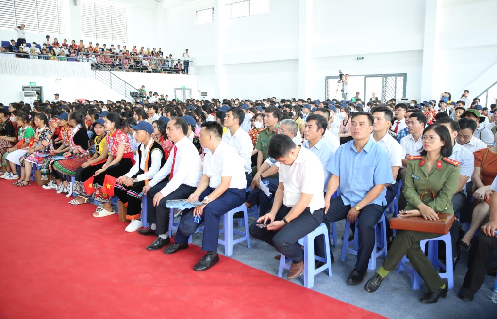Toàn cảnh lễ khai giảng và khánh thành Trường THPT Kỳ Sơn