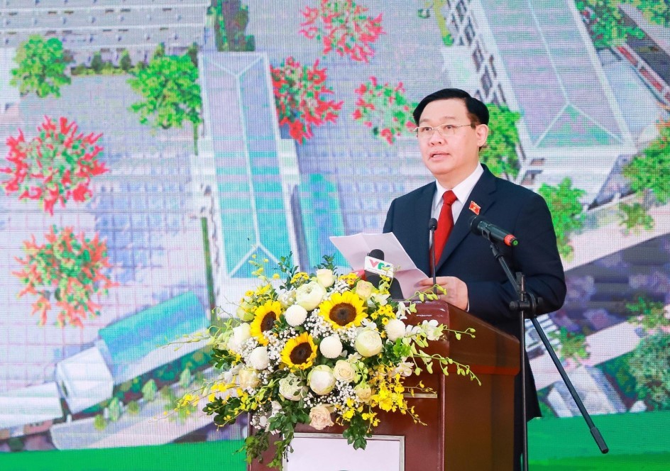 Đồng chí Chủ tịch Quốc hội Vương Đình Huệ phát biểu tại Lễ khai giảng