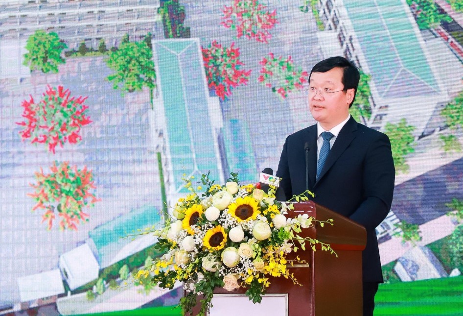Đồng chí Nguyễn Đức Trung, Phó Bí thư Tỉnh ủy, Chủ tịch UBND tỉnh phát biểu tại Lễ khai giảng