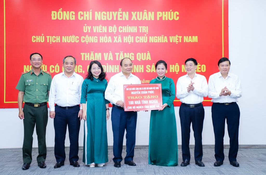 Chủ tịch nước Nguyễn Xuân Phúc trao 100 nhà tình nghĩa tặng hộ nghèo trên địa bàn tỉnh