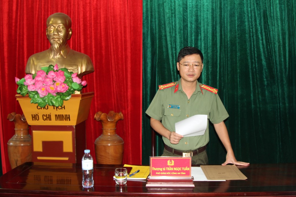 Đồng chí Thượng tá Trần Ngọc Tuấn, Phó Giám đốc Công an tỉnh kết luận buổi làm việc