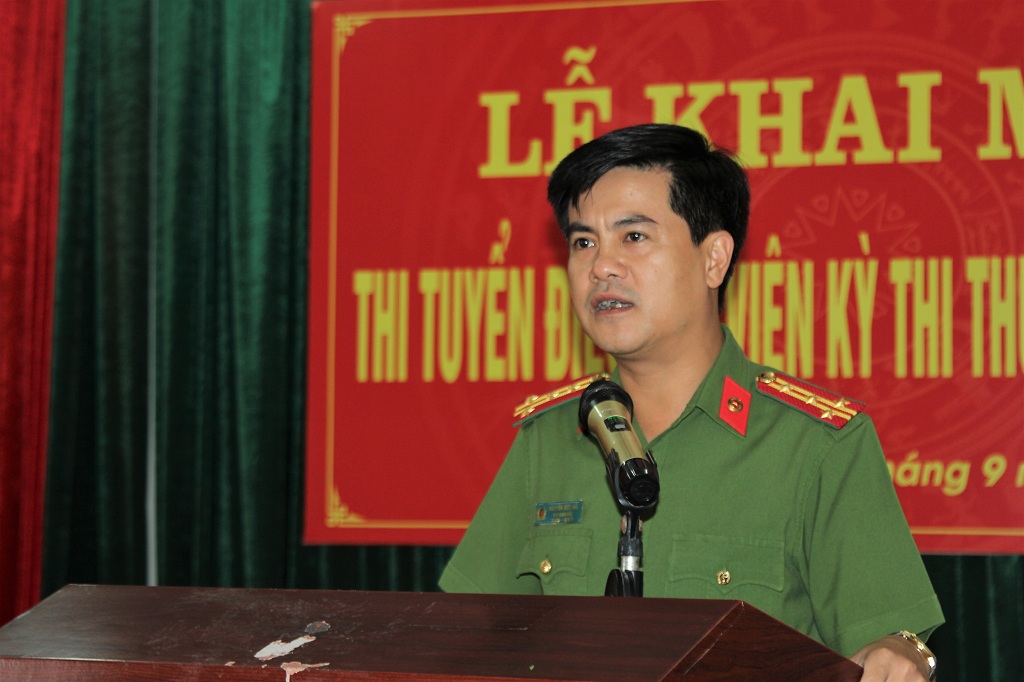 Đồng chí Đại tá Nguyễn Đức Hải - Phó Giám đốc Công an tỉnh phát biểu giao nhiệm vụ cho Ban tổ chức kỳ thi tuyển điều tra viên năm 2022