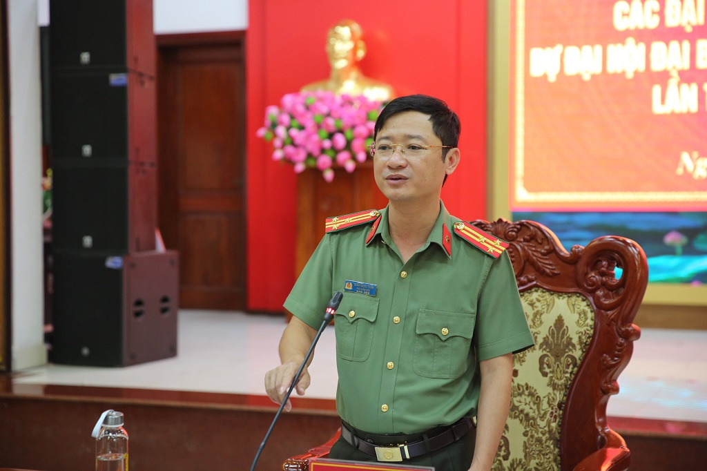 Đồng chí Thượng tá Trần Ngọc Tuấn động viên và giao nhiệm vụ cho các đoàn viên ưu tú của lực lượng Công an Nghệ An trước khi tham dự Đại hội cấp trên