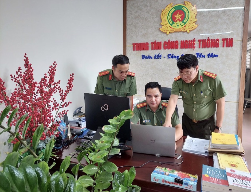 Đồng chí Trung tá Nguyễn Anh Đông, Phó Trưởng phòng Tham mưu chỉ đạo Trung tâm CNTT xây dựng phần mềm phục vụ hoạt động của lực lượng Công an