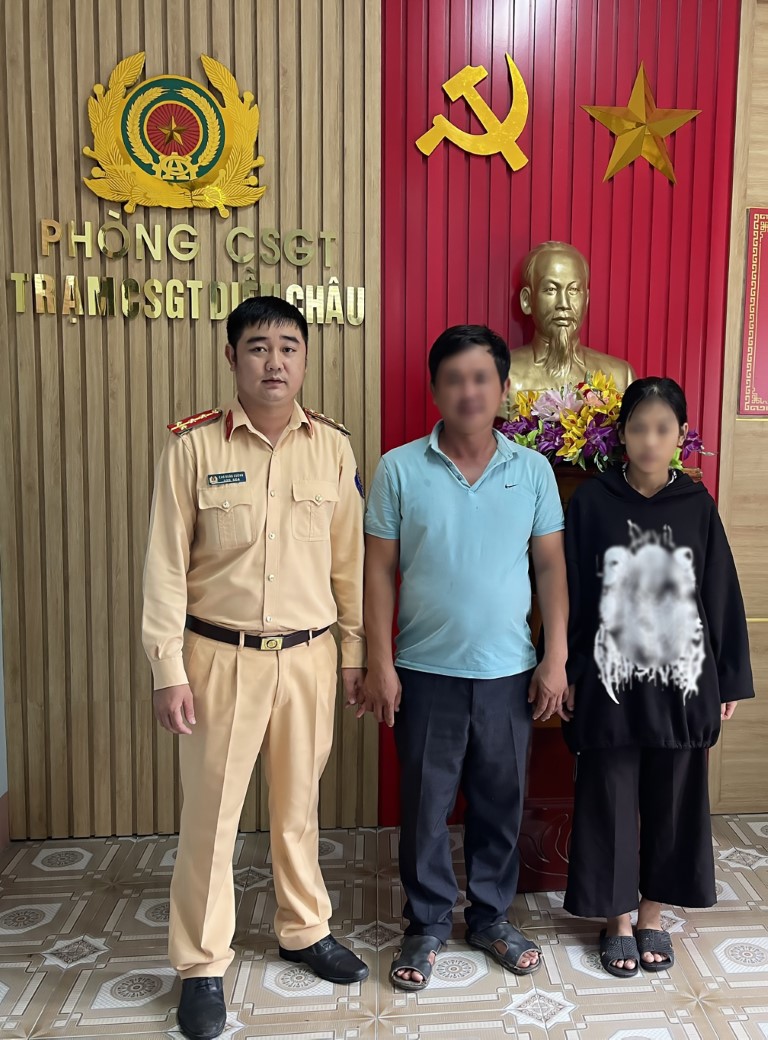 Người thân từ tỉnh Tây Ninh ra Nghệ An đón cháu Q.N. về nhà