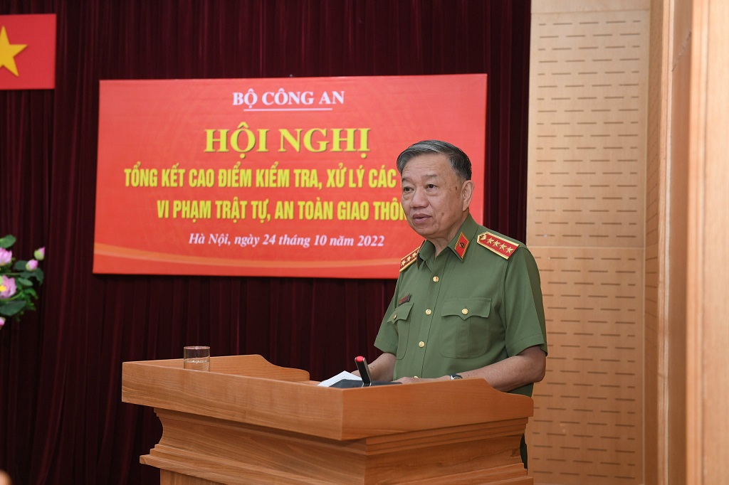 Đồng chí Đại tướng Tô Lâm - Ủy viên Bộ Chính trị, Bộ trưởng Bộ Công an phát biểu chỉ đạo Hội nghị - ảnh: 