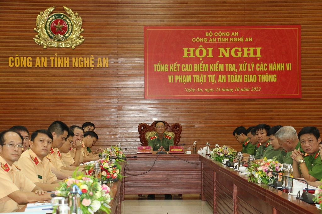 Đồng chí Thiếu tướng Phạm Thế Tùng - Giám đốc Công an tỉnh chủ trì Hội nghị tại điểm cầu Công an tỉnh Nghệ An